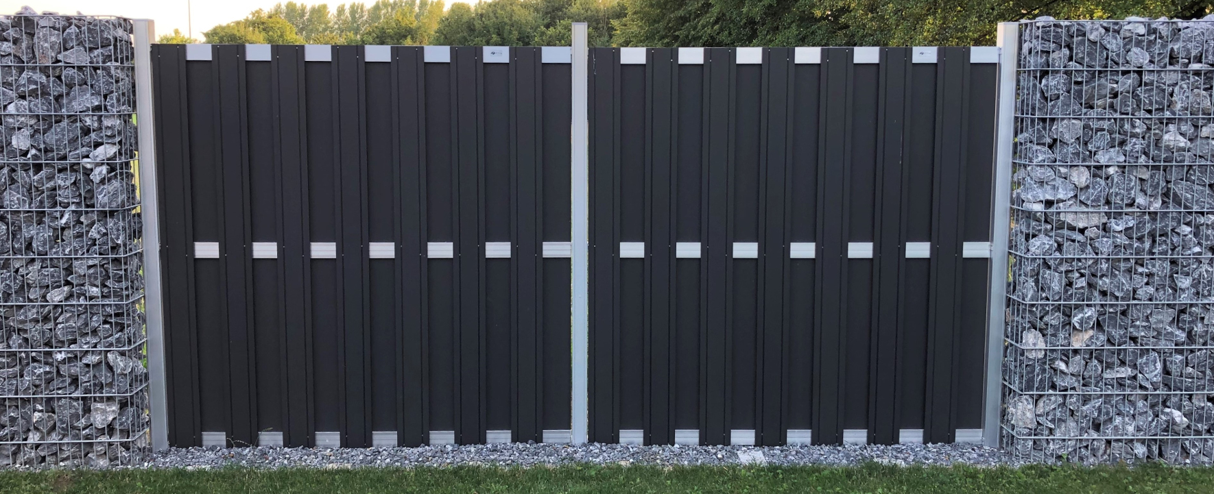 WPC Lamellenzaun mit Aluminium Querriegel anthrazit günstig online bestellen